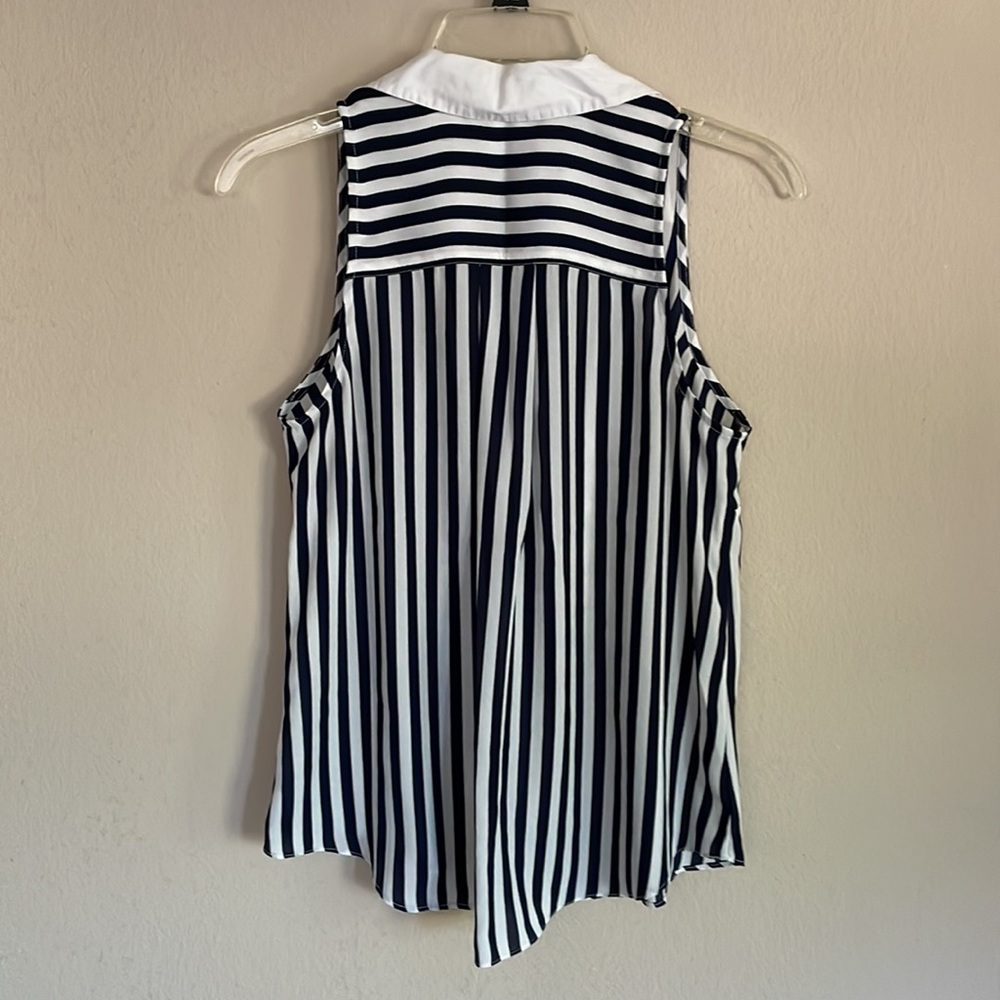 INC top button down - Picture 3 of 3